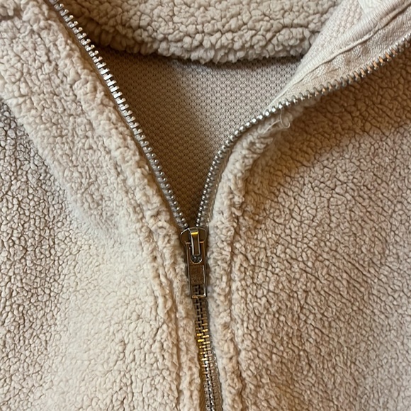Forever 21 sherpa zip up. - Picture 4 of 7